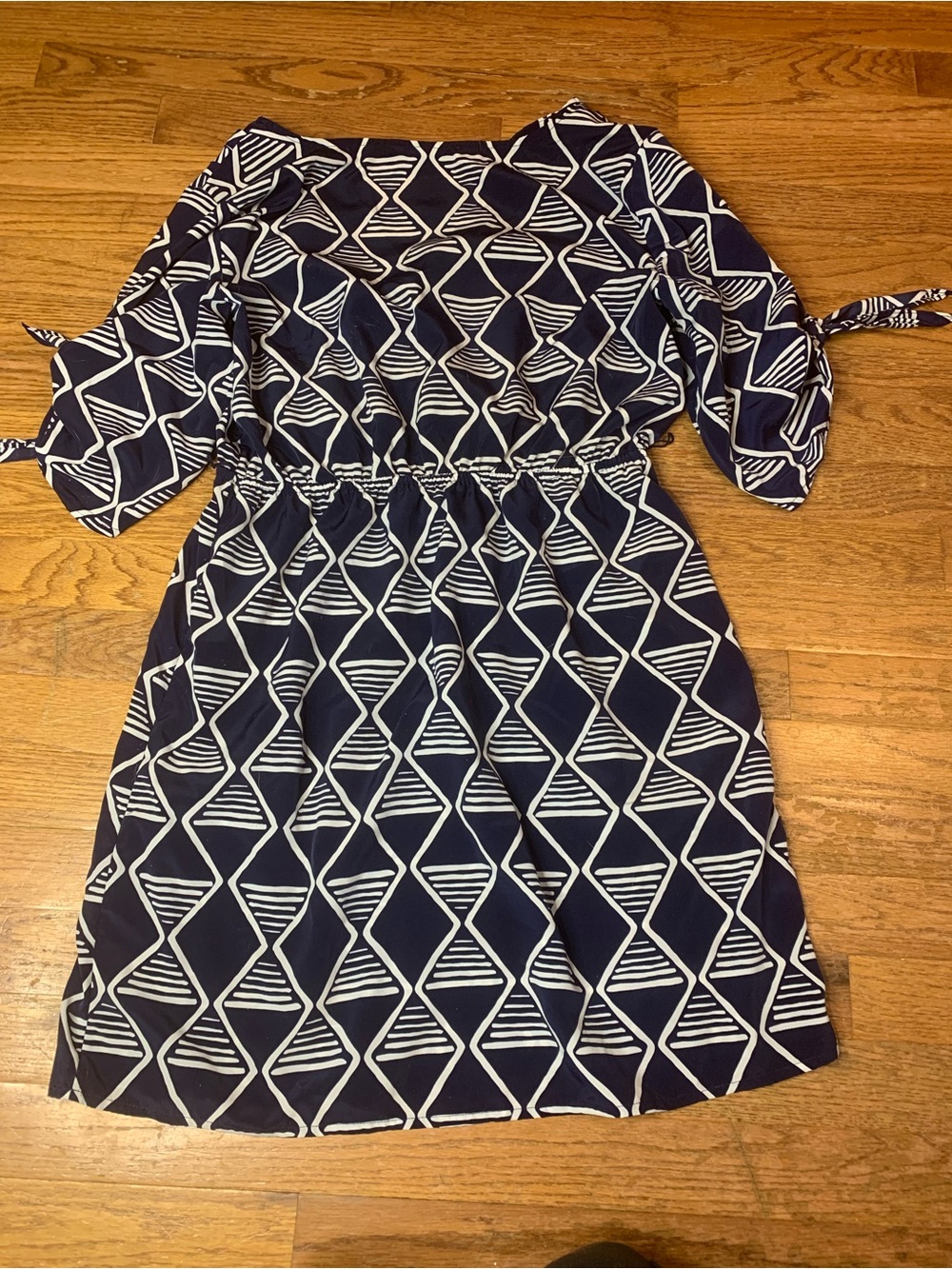 OLD NAVY Navy Blue Geometric Faux Wrap Dress w/ Tie Sleeves & Belt - Medium - Picture 4 of 7
